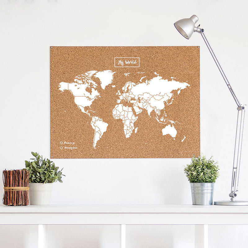 Carte du monde en liège - couleur naturelle, impression blanc - Taille XL (90 x 60 cm) | Miss Wood carte murale grand tube Miss Wood sans cadre 